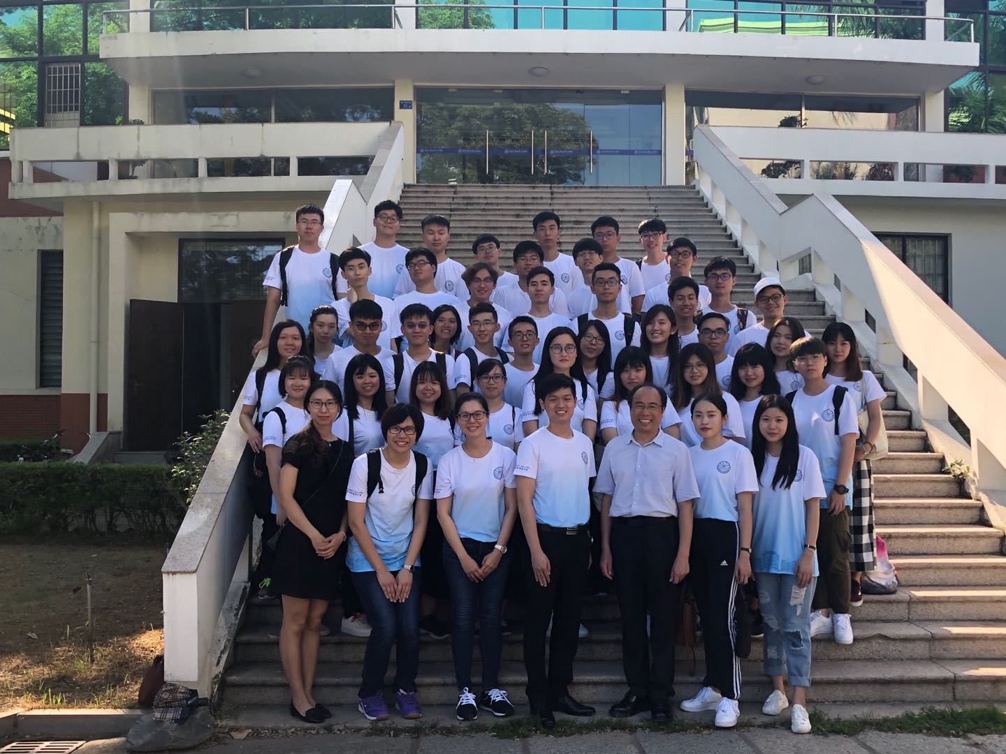 马来西亚分校化工系师生代表团与yl6809永利官网老师合影.jpg